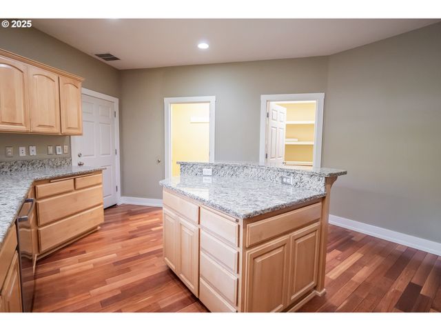 278 ROCKRIDGE Ct, Eugene, OR 97405