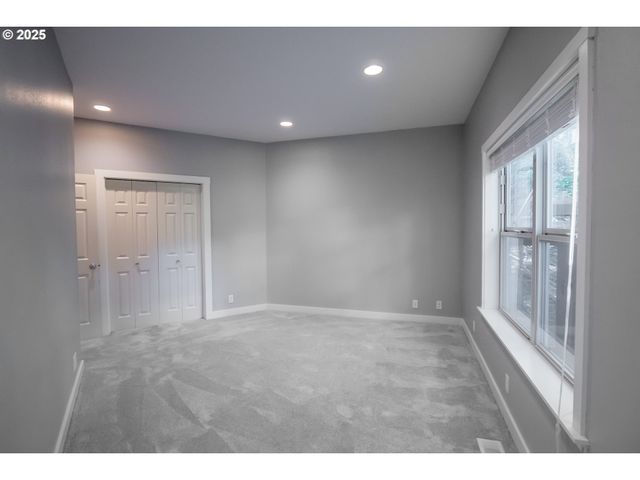 278 ROCKRIDGE Ct, Eugene, OR 97405