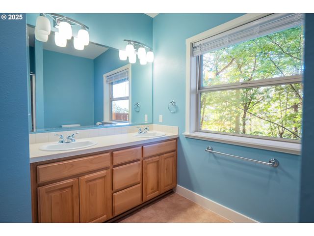278 ROCKRIDGE Ct, Eugene, OR 97405