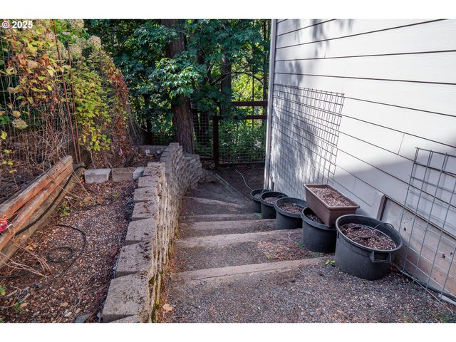 278 ROCKRIDGE Ct, Eugene, OR 97405