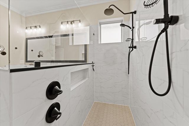 222 Sunrise Canvas Drive, Conroe, TX 77318