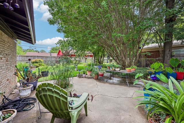 7452 Meadowcrest Drive, Fort Worth, TX 76112