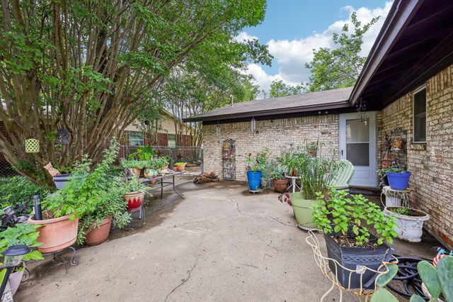 7452 Meadowcrest Drive, Fort Worth, TX 76112