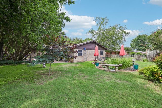 7452 Meadowcrest Drive, Fort Worth, TX 76112