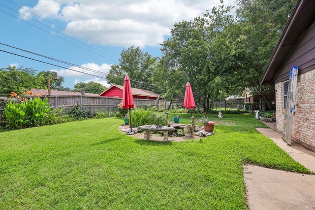 7452 Meadowcrest Drive, Fort Worth, TX 76112