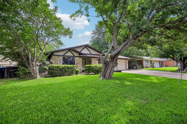 7452 Meadowcrest Drive, Fort Worth, TX 76112