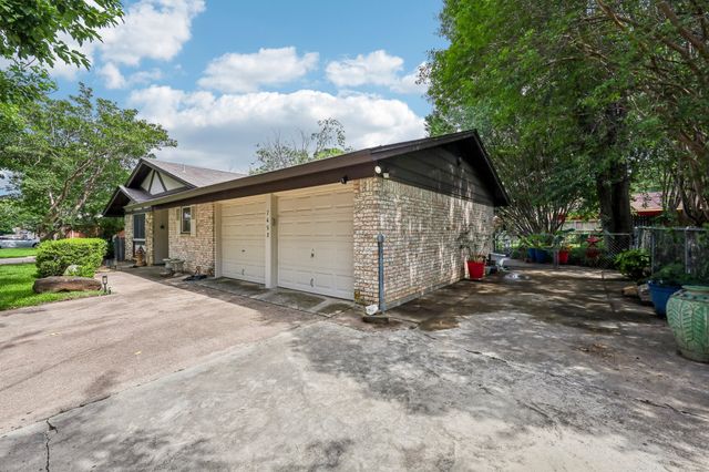 7452 Meadowcrest Drive, Fort Worth, TX 76112