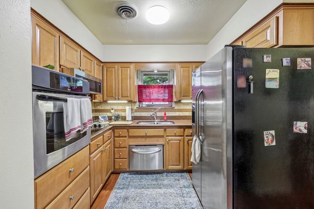 7452 Meadowcrest Drive, Fort Worth, TX 76112