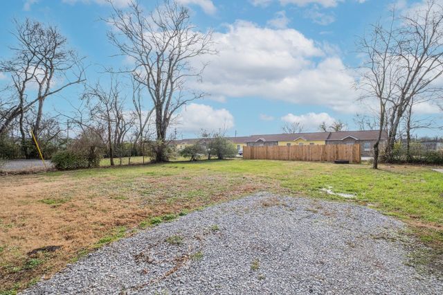 214 Cumberland Dr, Lebanon, TN 37087