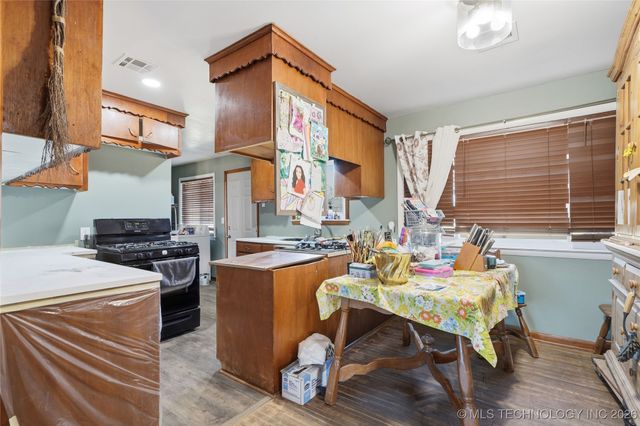 3123 S 63rd West Avenue, Tulsa, OK 74107