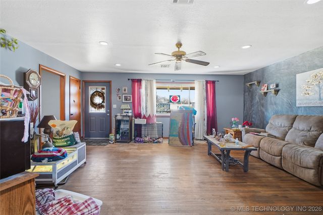 3123 S 63rd West Avenue, Tulsa, OK 74107