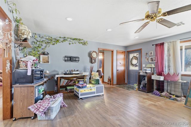 3123 S 63rd West Avenue, Tulsa, OK 74107