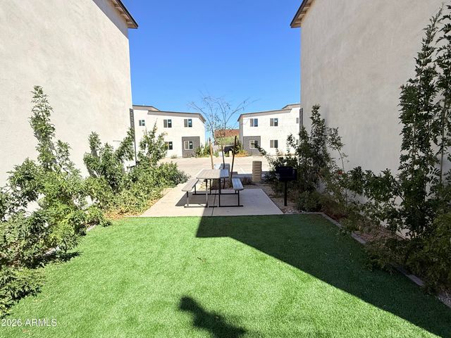 4037 S 12th Street, Phoenix, AZ 85040