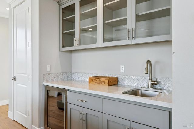 1708 Milton Rd, Napa, CA 94559