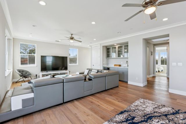 1708 Milton Rd, Napa, CA 94559