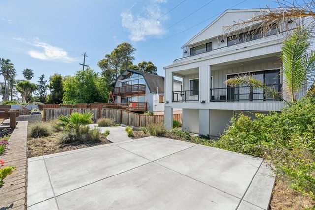 1708 Milton Rd, Napa, CA 94559