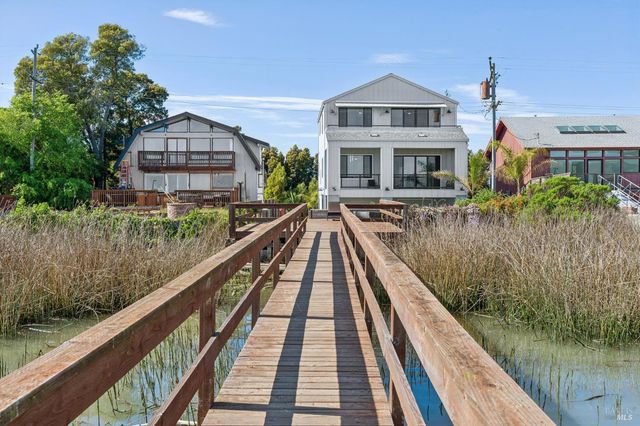 1708 Milton Rd, Napa, CA 94559