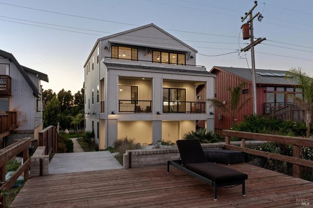 1708 Milton Rd, Napa, CA 94559