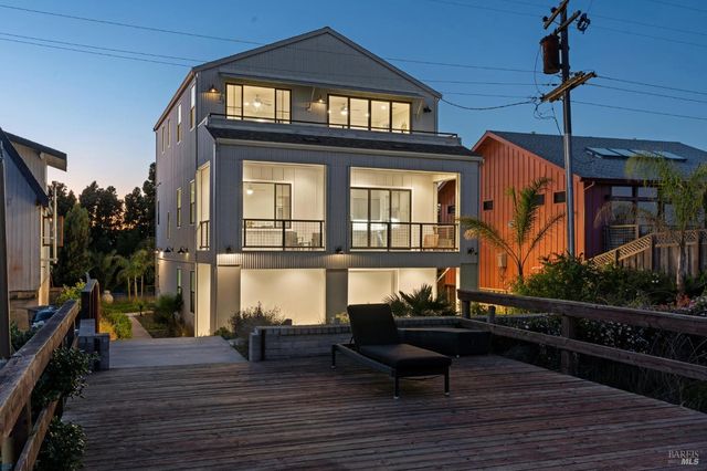 1708 Milton Rd, Napa, CA 94559