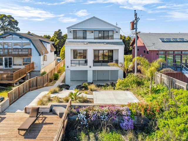 1708 Milton Rd, Napa, CA 94559