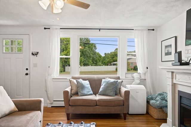 456 North St, Bridgewater, MA 02324