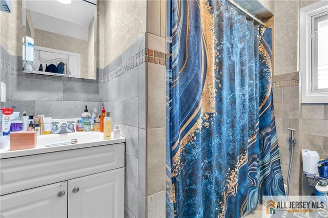 74 Overbrook Drive, Colonia, NJ 07067