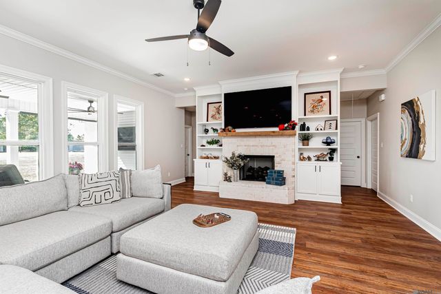 38327 Cornerview Rd, Gonzales, LA 70737