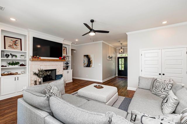 38327 Cornerview Rd, Gonzales, LA 70737