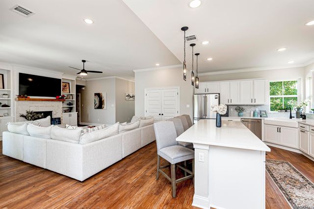 38327 Cornerview Rd, Gonzales, LA 70737