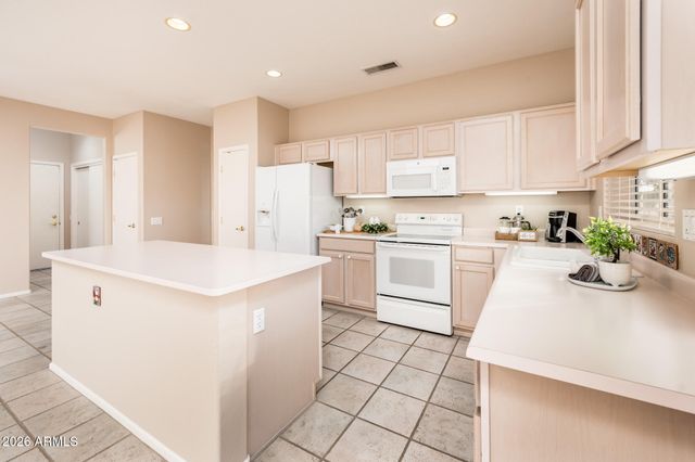 14618 W LAS BRIZAS Lane, Sun City West, AZ 85375