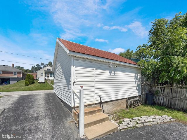 636 BROADWAY, Hanover, PA 17331