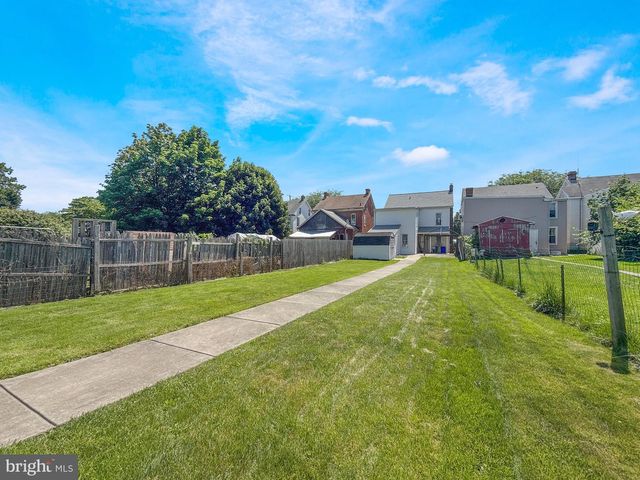 636 BROADWAY, Hanover, PA 17331