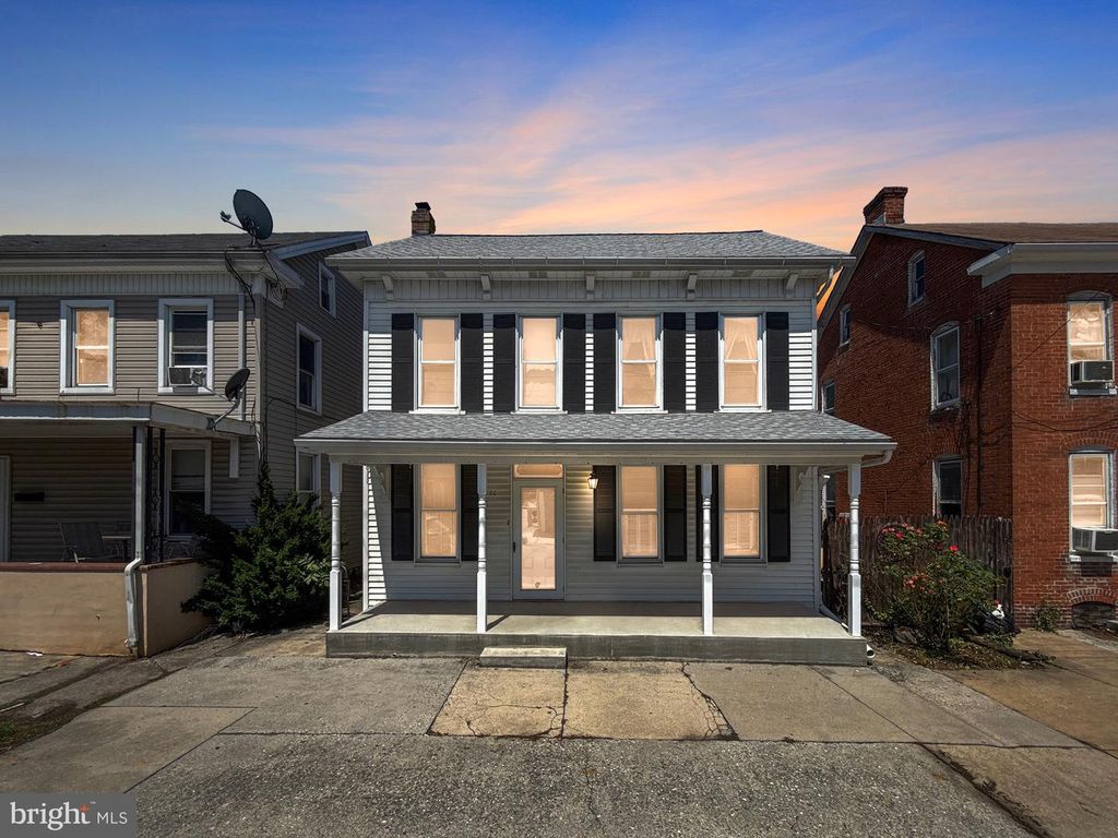 636 BROADWAY, Hanover, PA 17331