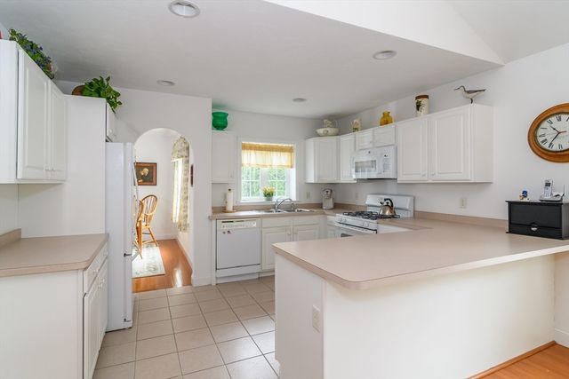 6 Hollyhock Knoll Ct 115, Bourne, MA 02532