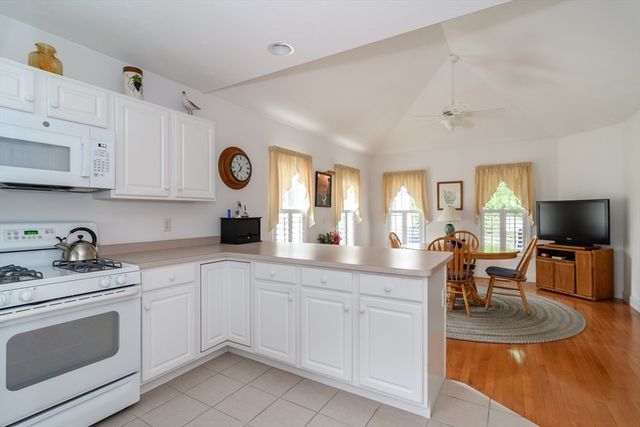 6 Hollyhock Knoll Ct 115, Bourne, MA 02532