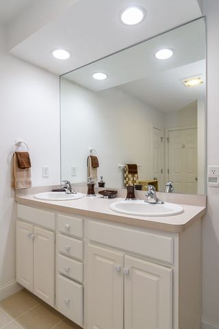 6 Hollyhock Knoll Ct 115, Bourne, MA 02532