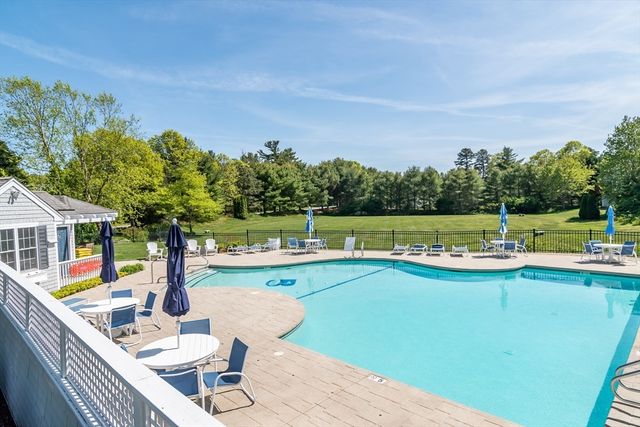 6 Hollyhock Knoll Ct 115, Bourne, MA 02532