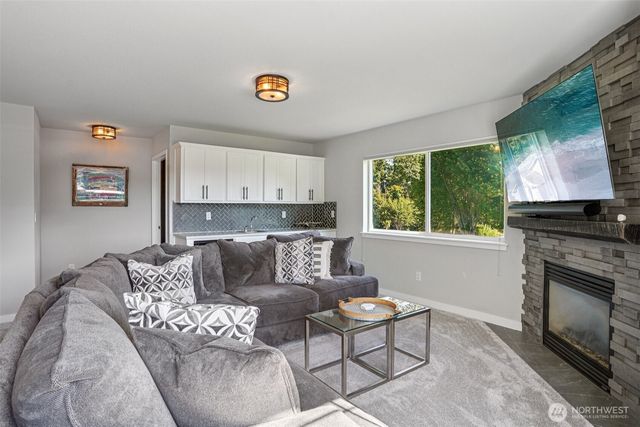 9058 Eagle Point Loop Road SW, Lakewood, WA 98498