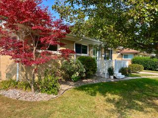 21173 Suffolk Street, Clinton Township, MI 48035