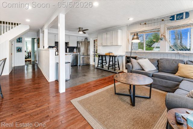 9590 Roundlake Boulevard, White Lake Charter Township, MI 48386