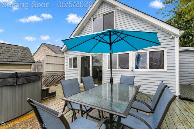 9590 Roundlake Boulevard, White Lake Charter Township, MI 48386