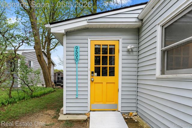 9590 Roundlake Boulevard, White Lake Charter Township, MI 48386