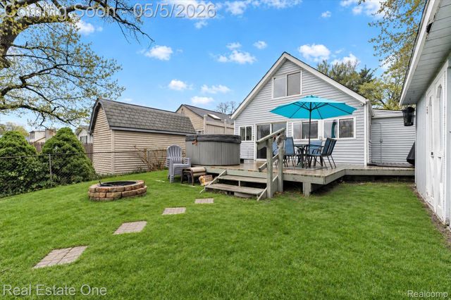 9590 Roundlake Boulevard, White Lake Charter Township, MI 48386