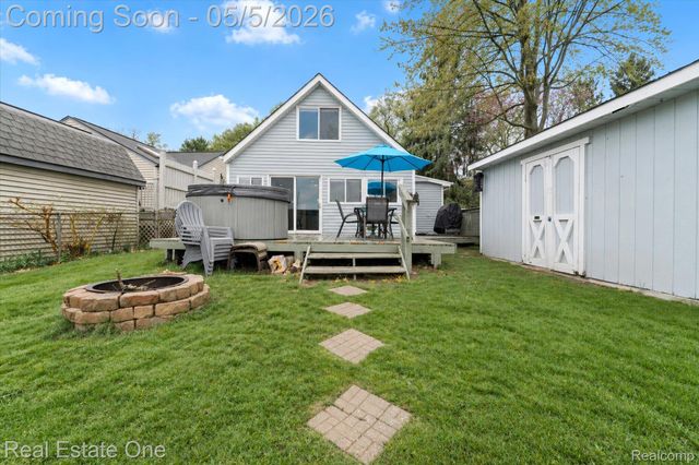 9590 Roundlake Boulevard, White Lake Charter Township, MI 48386