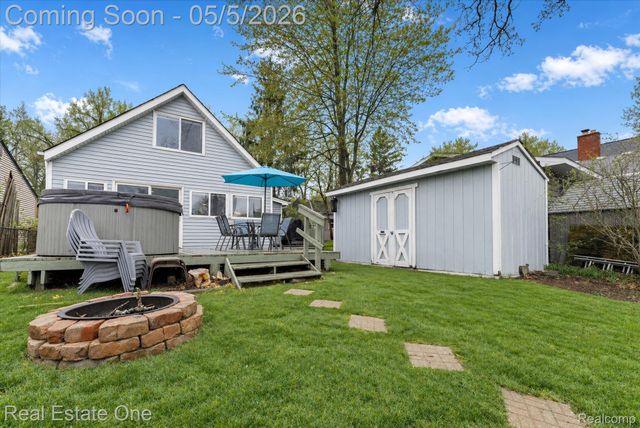 9590 Roundlake Boulevard, White Lake Charter Township, MI 48386
