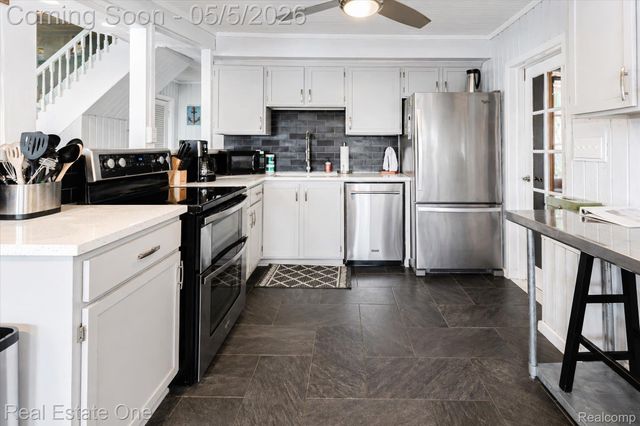 9590 Roundlake Boulevard, White Lake Charter Township, MI 48386