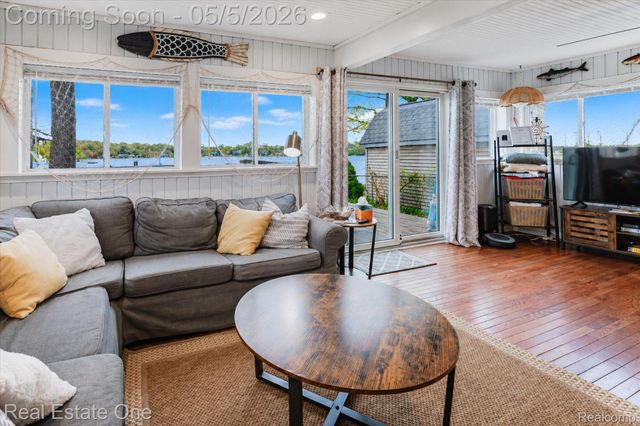 9590 Roundlake Boulevard, White Lake Charter Township, MI 48386