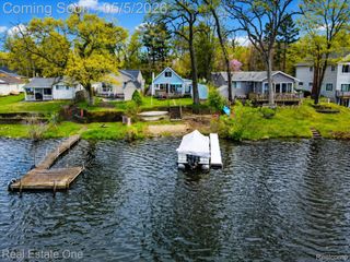 9590 Roundlake Boulevard, White Lake Charter Township, MI 48386