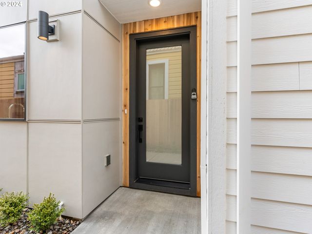 2232 Se ANKENY St 2, Portland, OR 97214