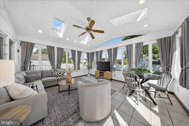 2318 SMITHS LN, Wilmington, DE 19810